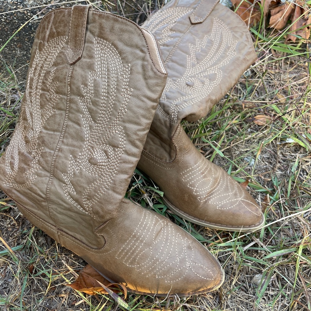 Women’s cowboy boots